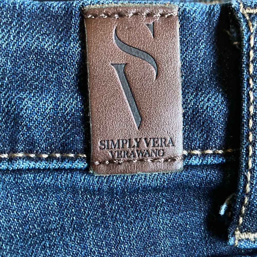 Simply Vera brand capris
